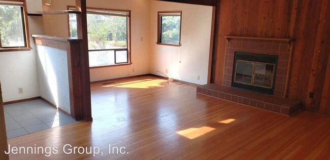 Building Photo - 4 br, 2 bath Apartment - 2655 Harris St.