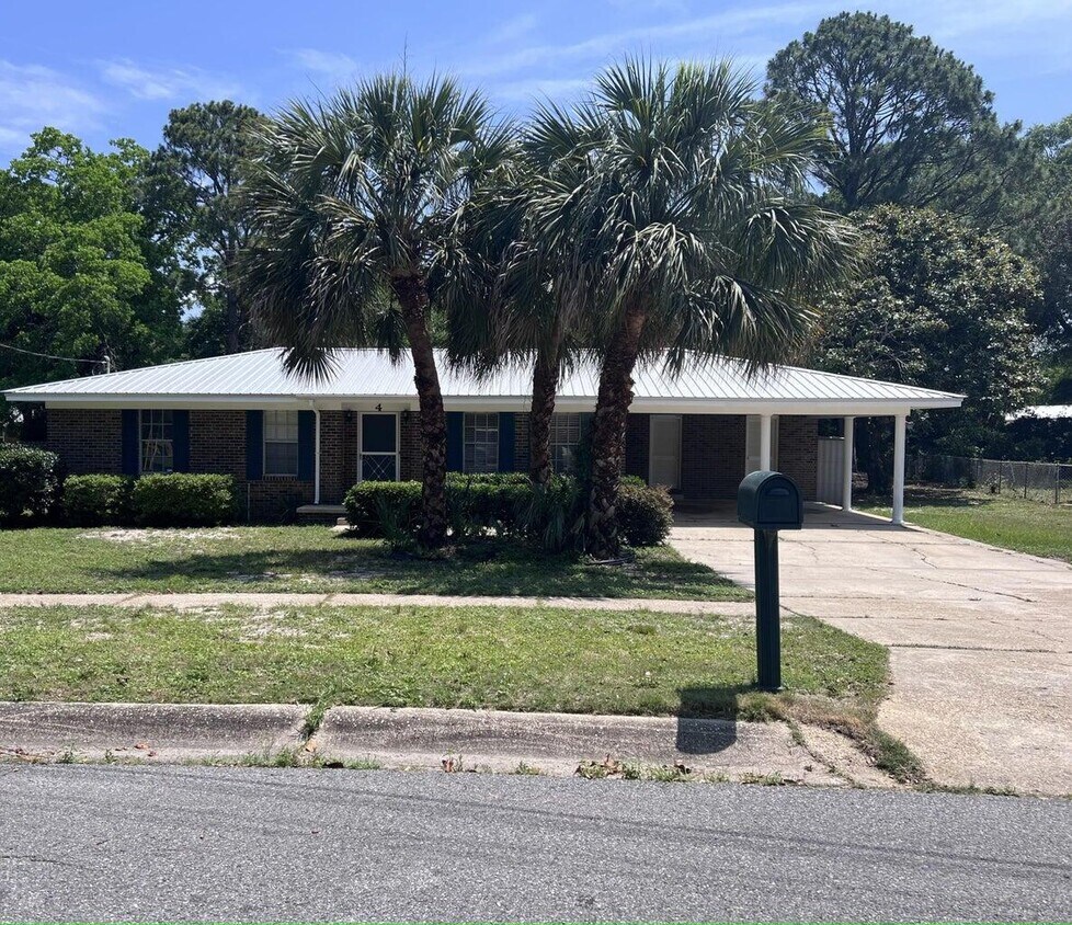 Primary Photo - 4 Long Ct NE