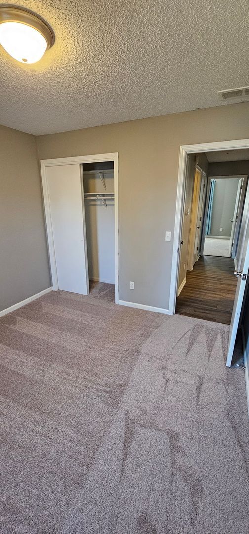 Building Photo - 823 Laurel Hill Pl