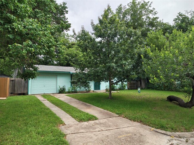 Foto del edificio - 3207 Locke Ln