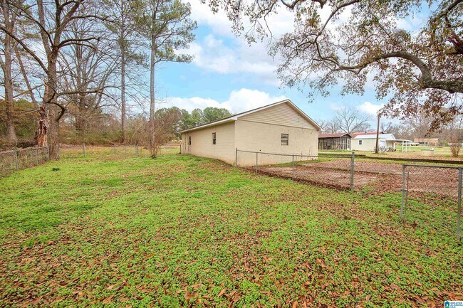 Foto del edificio - 6051 Willow Cir