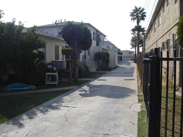 Foto del edificio - 14823-14825 Chadron Ave