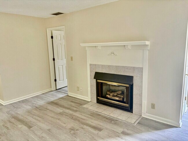 Building Photo - 110 Heywood Rd