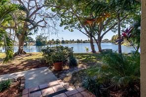 Foto principal - 4 br, 2.5 bath Townhome - 8980 Palm Tree Ln