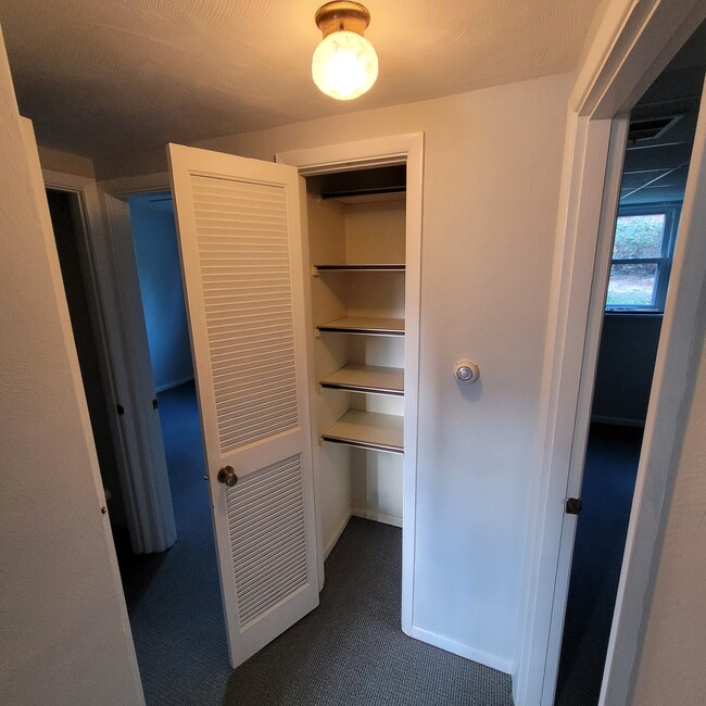 Linen Closet - 106 Braden Ct