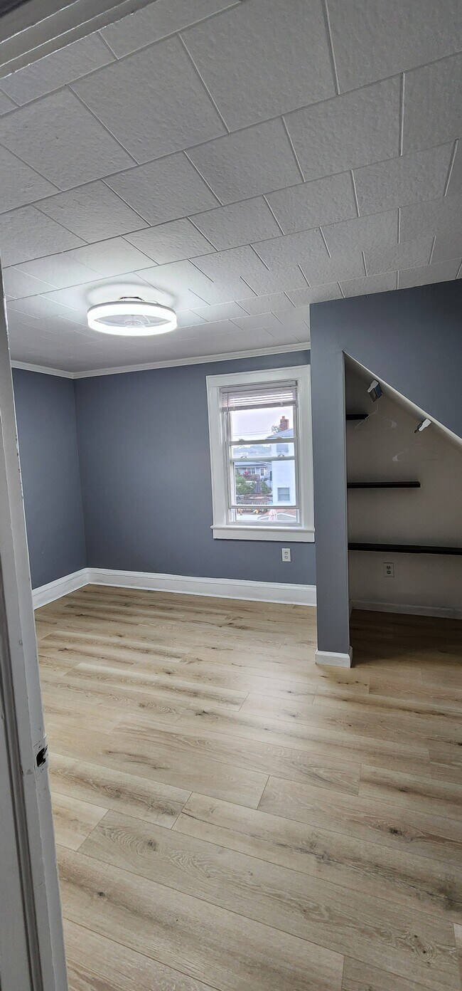 Primera cama - 2701 Magee Pl
