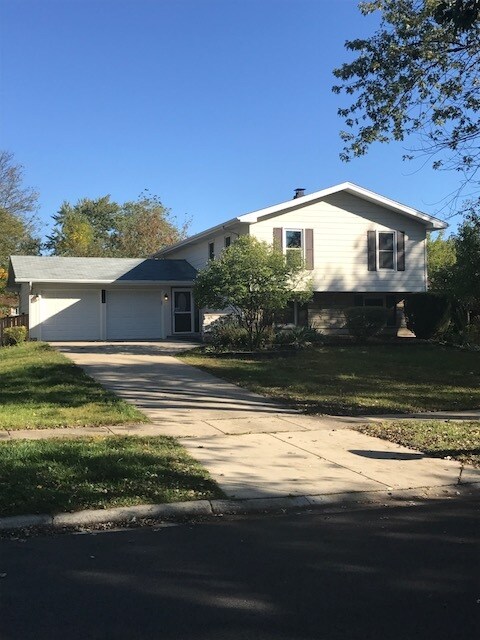 Foto del edificio - 512 Carlyle Ln