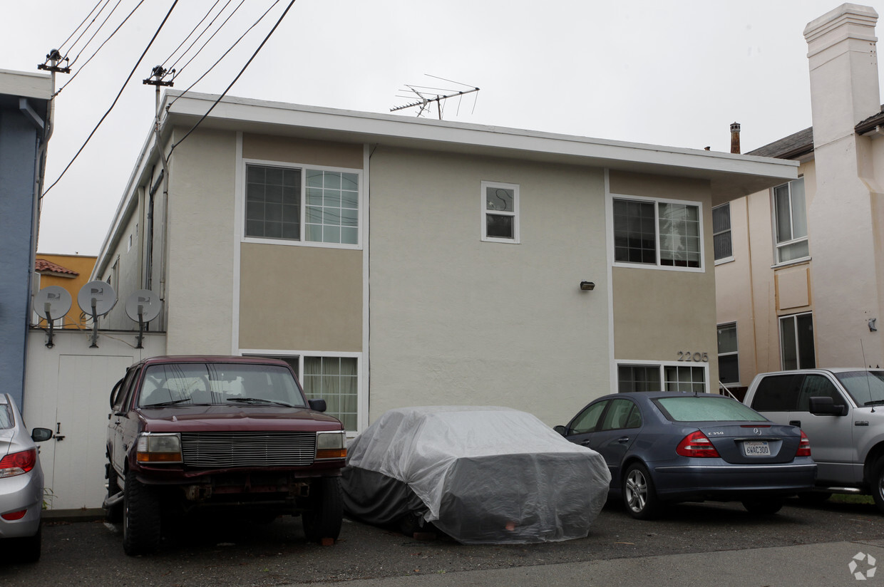 Building Photo - 2205 7th Ave