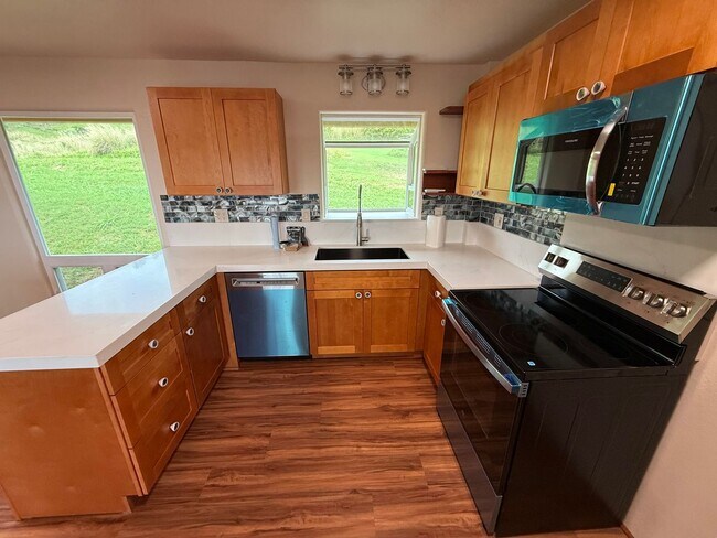 Foto del edificio - Upper Kalaheo, fully renovated three-bedroom two bathroom home.