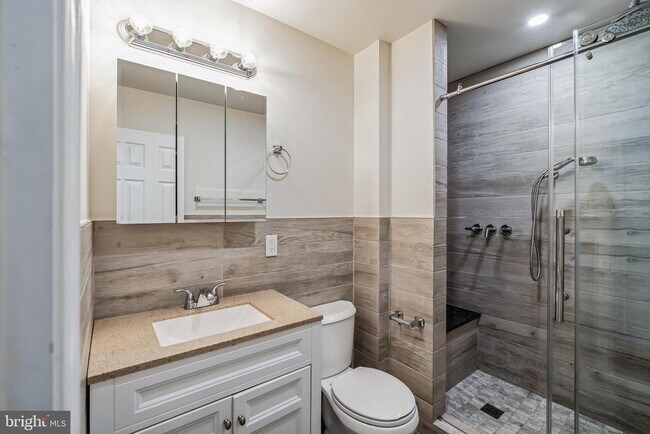 Building Photo - 128 Rennard Pl