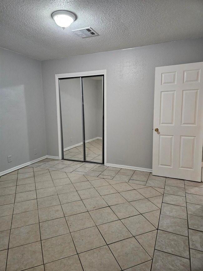 Bedroom - 302 Pecan Dr