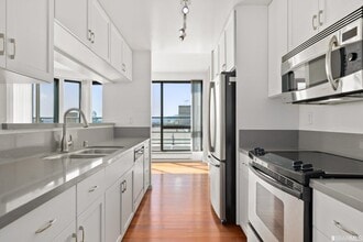 Building Photo - 300 3rd St