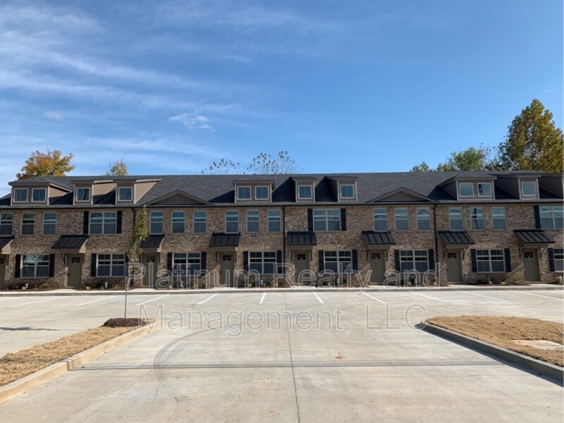 325 Landrum Pl Unit F, Clarksville, TN 37043 Condo for Rent in Clarksville, TN