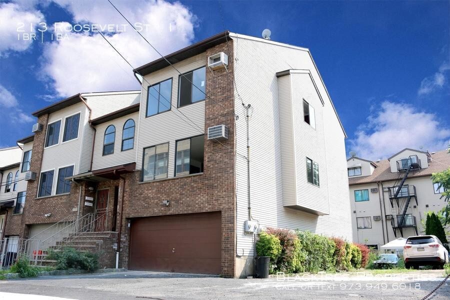 Primary Photo - 213 Roosevelt St