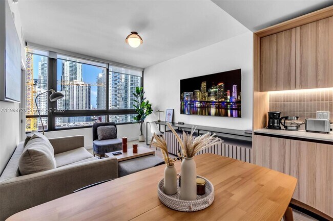 Building Photo - 225 N Miami Ave