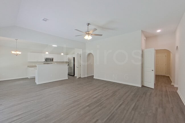 Foto del edificio - 114 Live Oak Dr