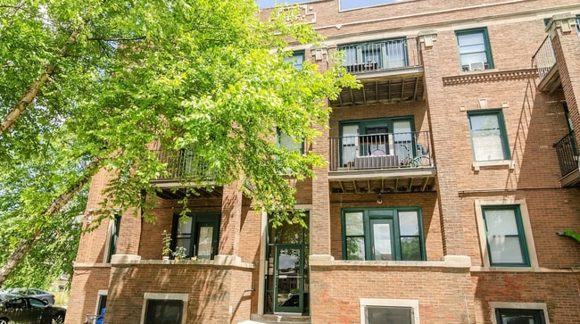 Building Photo - 5003 S Prairie Ave
