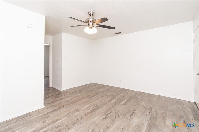 Foto del edificio - 2018 Cedarhill Dr