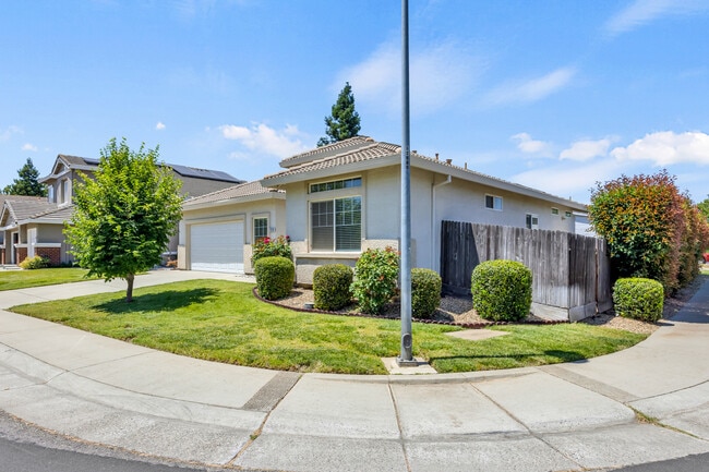 Building Photo - 9259 Crystal Falls Way