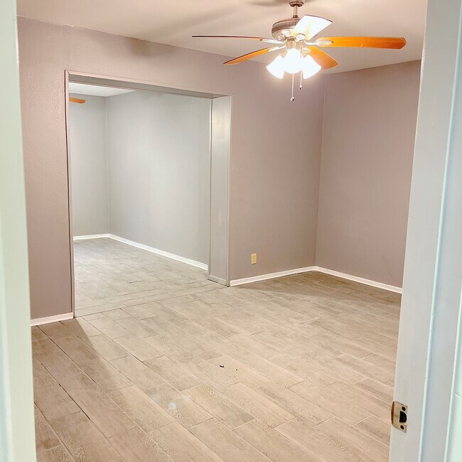 Building Photo - 3425 Vagas Dr