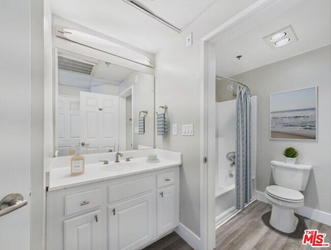 Foto del edificio - 627 N Rossmore Ave