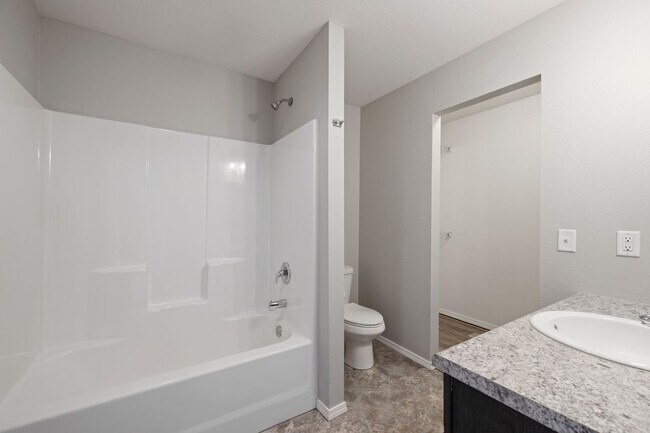 Foto del edificio - 3 Bedroom Home in Monte Cristo Neighborhood