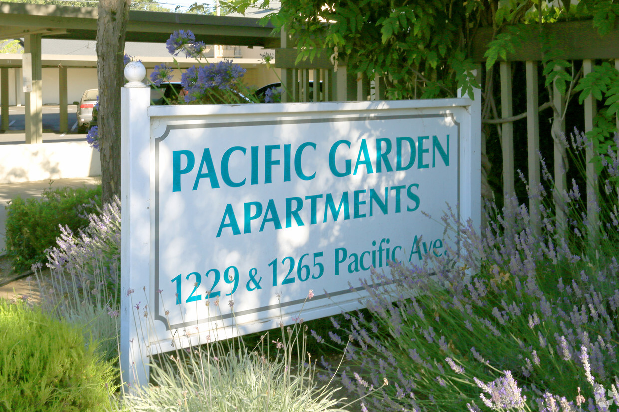 Letreros - Pacific Garden Apartments