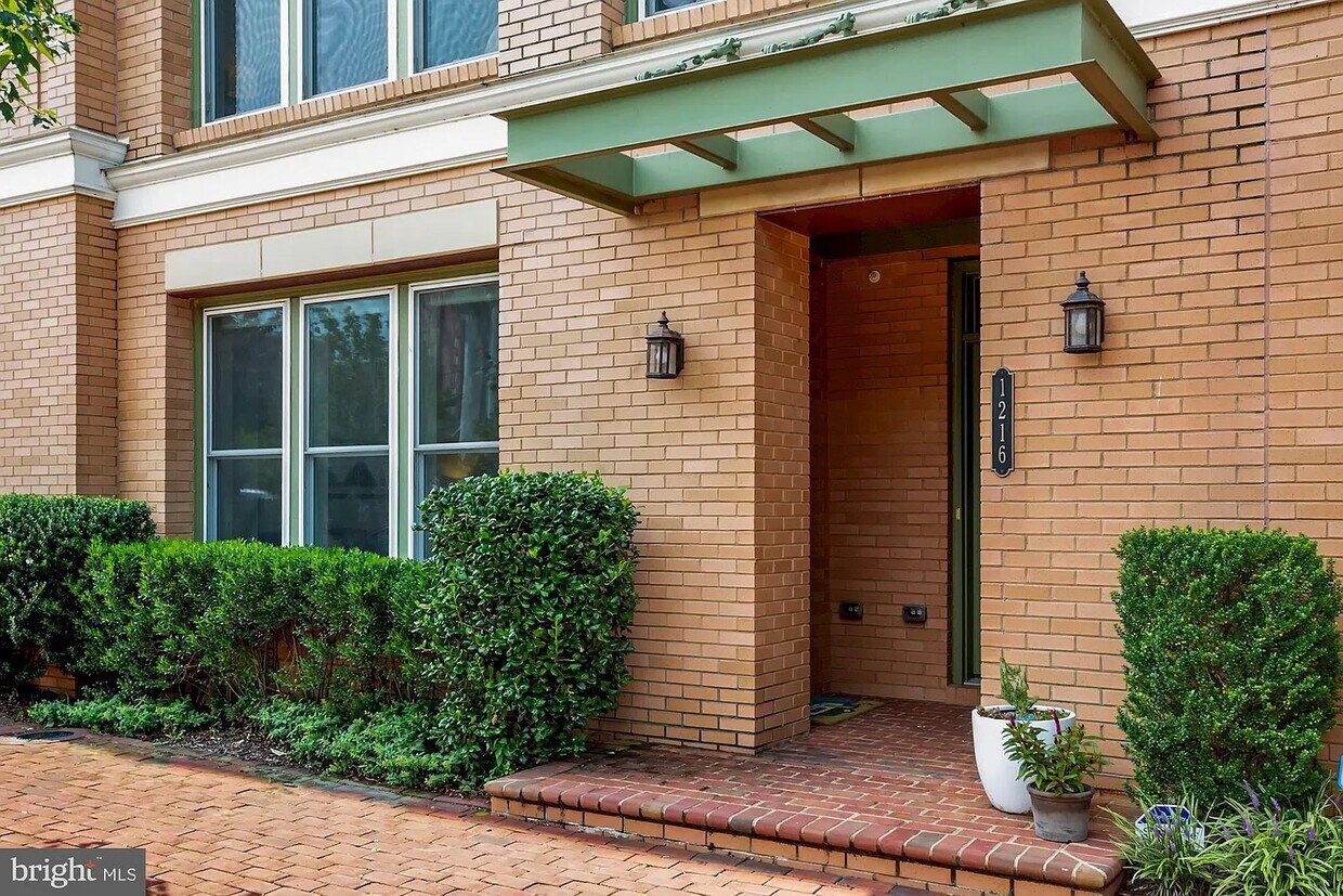 1216 Main Line Blvd Unit 101, Alexandria, VA 22301 Condo for Rent in