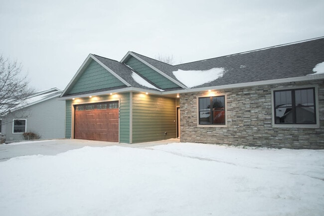 Building Photo - 1926 W 6th St