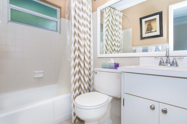 Building Photo - 751 Ocean Dr