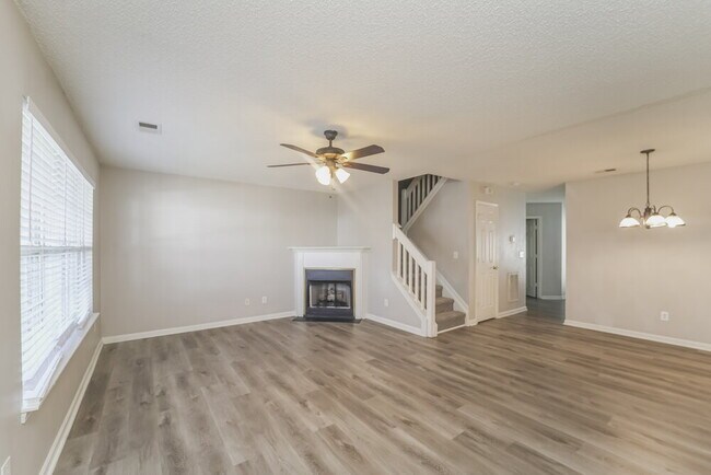 Foto del edificio - 10142 Forest Landing Dr