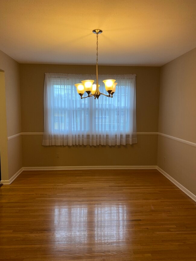 Dining Room - 320 Belaire Dr