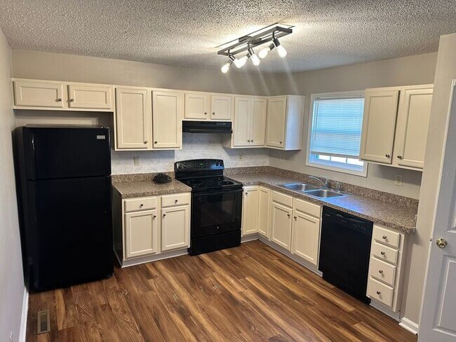 Foto del edificio - Spacious Two Bedroom Townhome In Kannapolis