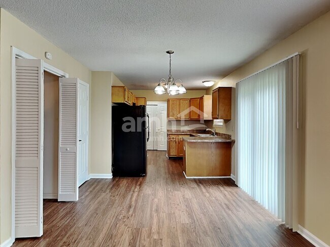 Building Photo - 9017 Stonewall Dr
