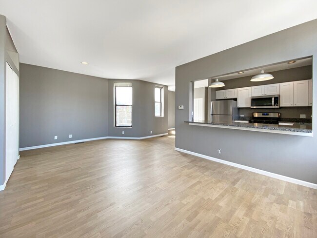 Building Photo - 1852 N Damen Ave