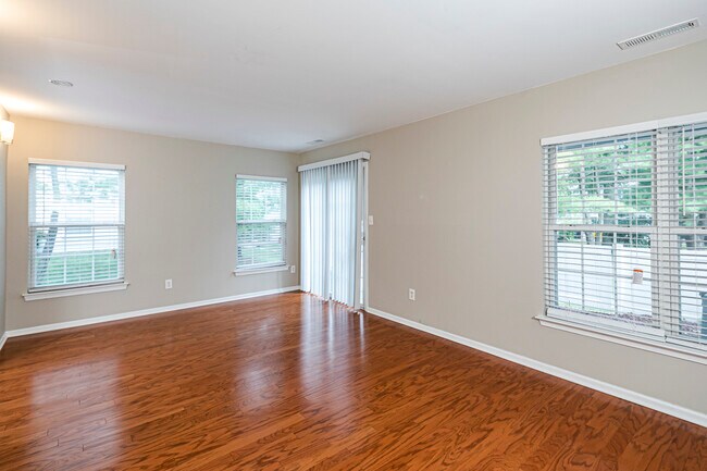 Foto del edificio - 212 William Livingston Ct