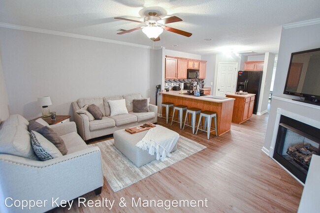 Building Photo - 2 br, 2.5 bath House - 120 Alexander Boule...