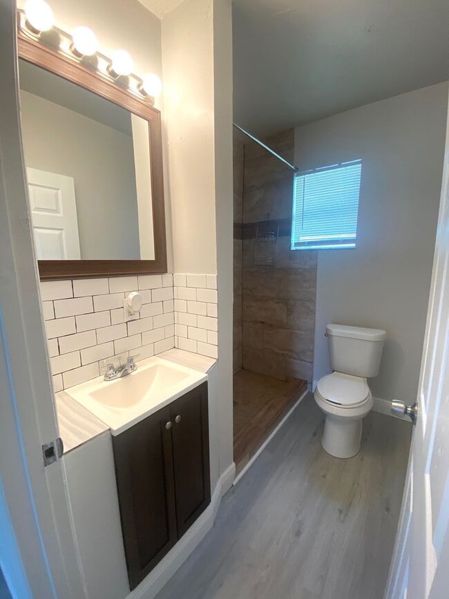 Foto del edificio - 1006 13th Ave W