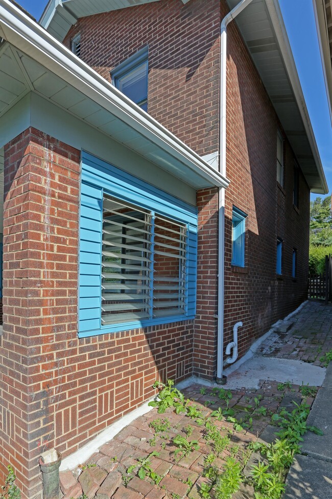 Building Photo - 211 Lenox Ave