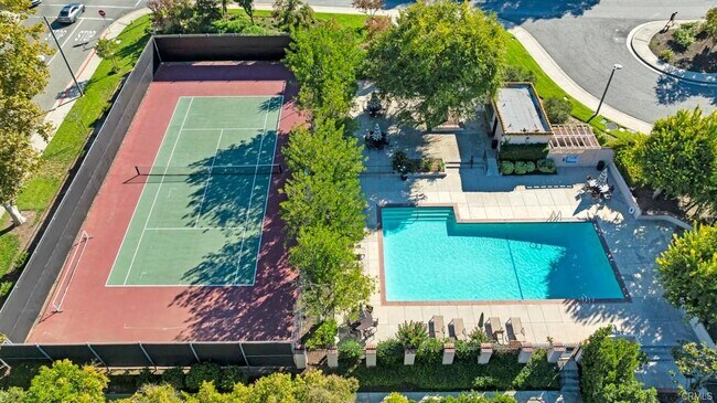 Foto del edificio - 4410 Park Jazmin