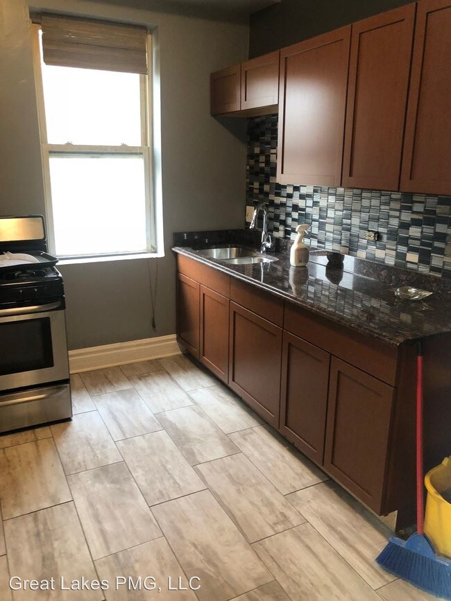 Foto del edificio - 4 br, 1 bath House - 6108 S Green St FL 2