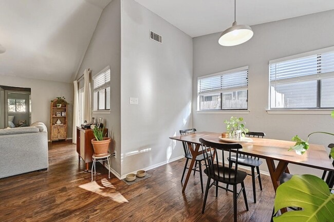 Foto del edificio - 2503 Howellwood Wy