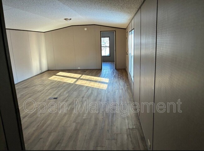 Foto del edificio - 755 N Tratt St