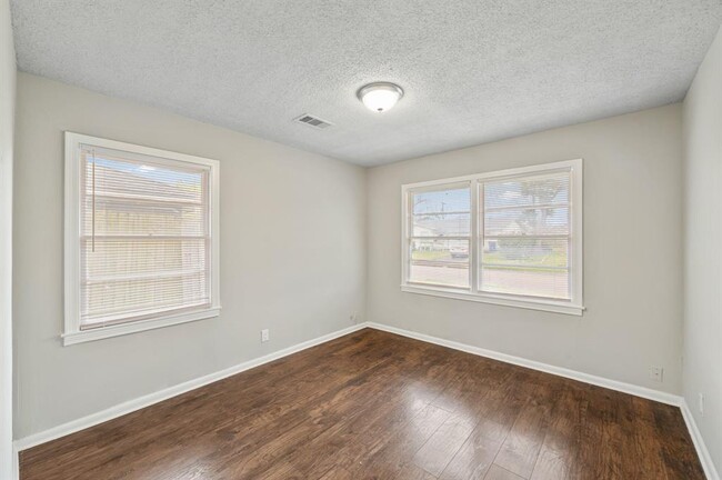 Building Photo - 3014 Rust Ave