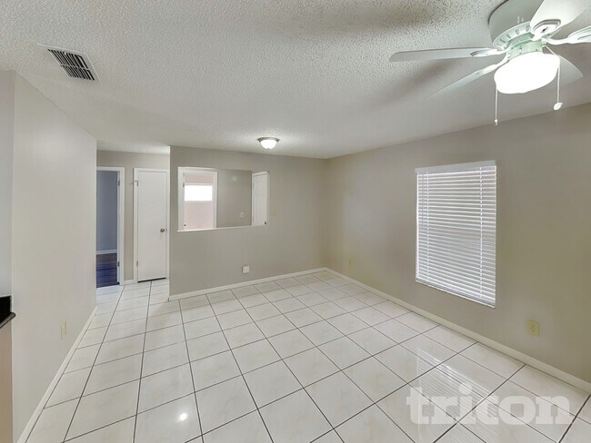 Foto del edificio - 1924 Derbywood Dr