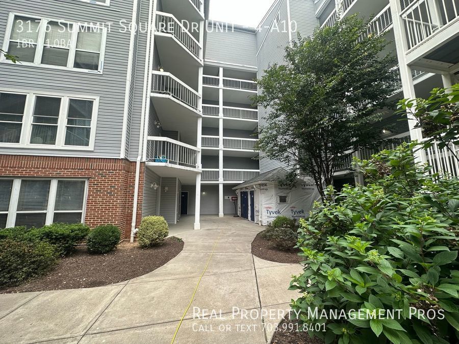 3176 Summit Square Dr Unit 4A10, Oakton, VA 22124 Condo for Rent in