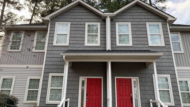 Foto del edificio - Room in House on Pineland Cir