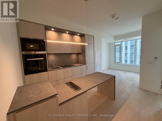 Photo du bâtiment - 11-4011 Yorkville Ave