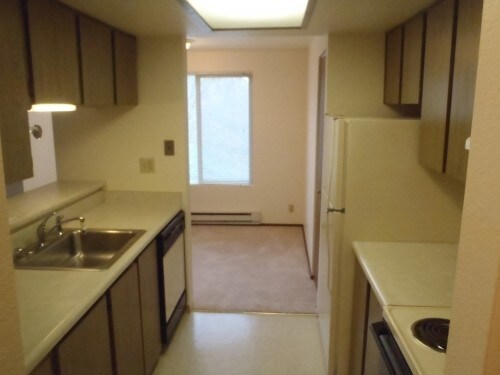 Building Photo - Brittany House - 2 bedrooms