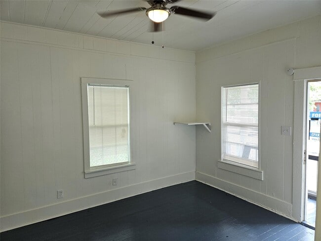 Foto del edificio - 2118 Elysian St